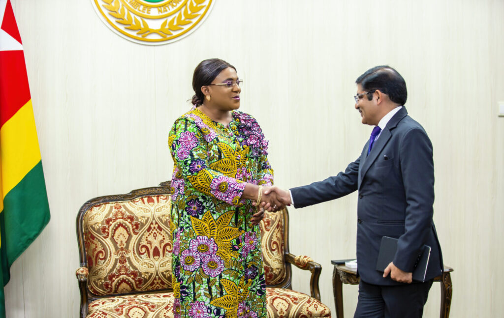 Assemblée nationale : Mme Yawa Tsègan a échangé avec l’Ambassadeur de l’Inde et la Directrice Régionale du Centre Parlementaire Canadien