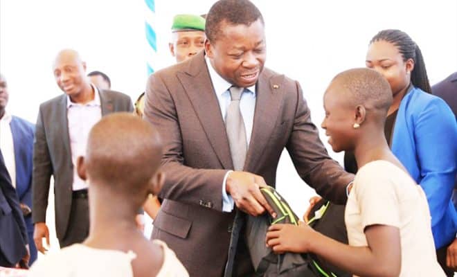 Le chef de l’Etat met 1.113.120 manuels scolaires et 8700 tables-bancs à la disposition des apprenants – Togo-Presse