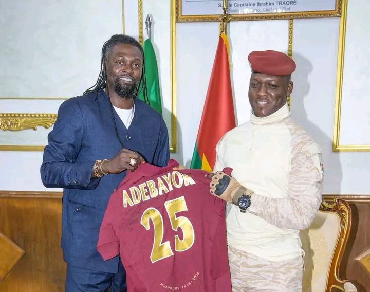 Burkina Faso - Togo : Emmanuel Adebayor reçu par le Capitaine Ibrahim Traoré -