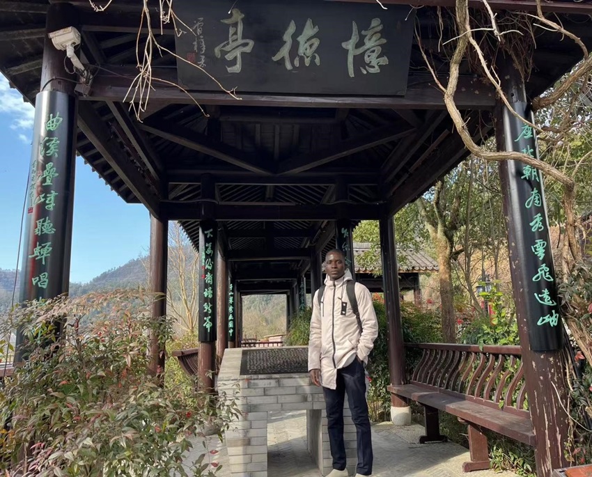 À la Découverte de Xiajiang : Le récit captivant de Katchoou Lonzozou, un étudiant togolais en Chine