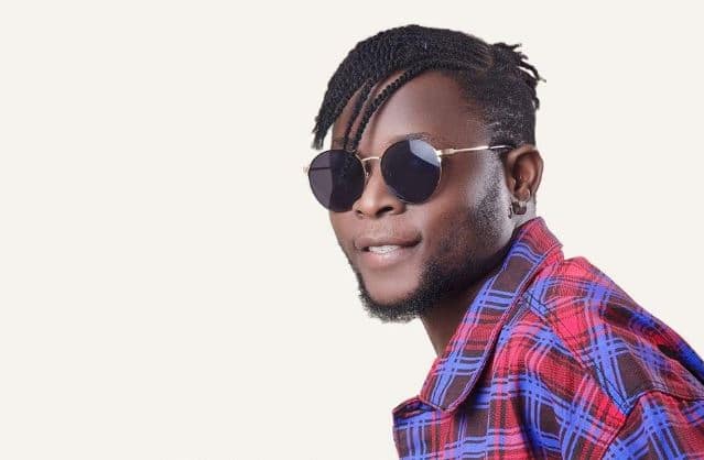 Togo-Ghana : Kwame Eugene reprend une chanson iconique d’Omar B (Vidéo) -