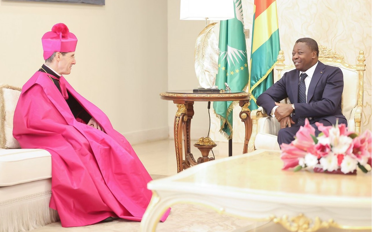 Togo- Ballet diplomatique à Lomé II –